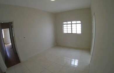 Imagem: A casa possui 3 Dormitórios, 1 Banheiro, 155m² de Área e