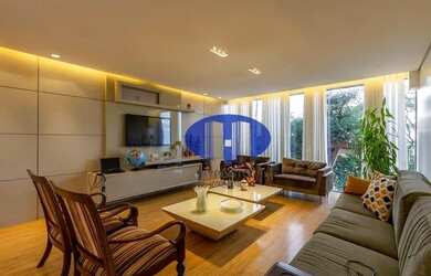 Imagem: A casa possui 4 Dormitórios, 5 Banheiros, 3 Vagas na garagem