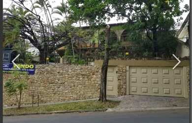 Imagem: A casa possui 5 Dormitórios, 3 Banheiros, 5 Vagas na garagem