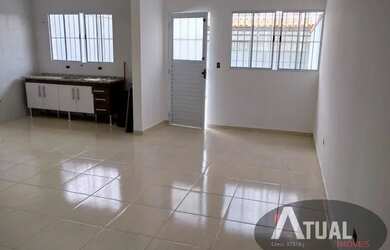 Imagem: A casa possui 3 Dormitórios, 3 Banheiros, 2 Vagas na garagem