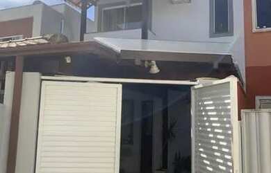 Imagem: A casa possui 3 Dormitórios, 3 Banheiros, 2 Vagas na garagem