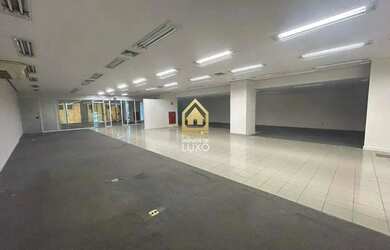 Imagem: O depósito possui 5 Vagas na garagem e 484m² de Área e está