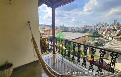 Imagem: A casa possui 4 Dormitórios, 3 Banheiros, 5 Vagas na garagem