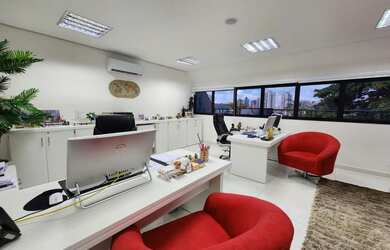 Imagem: O depósito possui 5 Vagas na garagem, 842m² de Área, Imóvel