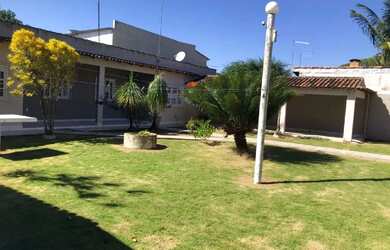 Imagem: A casa possui 3 Dormitórios, 1 Banheiro, 1 Vaga na garagem