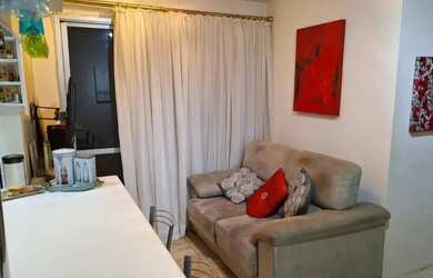 Imagem: O apartamento possui 2 Dormitórios, 1 Banheiro, 1 Vaga na garagem