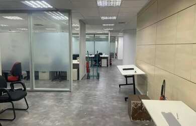 Imagem: O depósito possui 5 Vagas na garagem, 1.100m² de Área, Imóvel