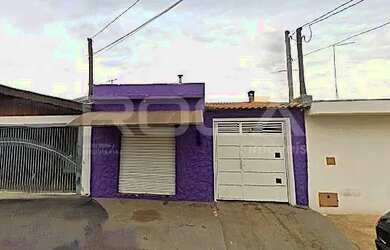 Imagem: A casa possui 2 Dormitórios, 2 Banheiros, 2 Vagas na garagem