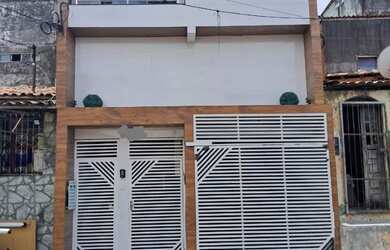 Imagem: A casa possui 2 Dormitórios, 2 Banheiros, 1 Vaga na garagem