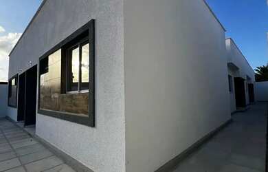 Imagem: A casa possui 2 Dormitórios, 2 Banheiros, 1 Vaga na garagem