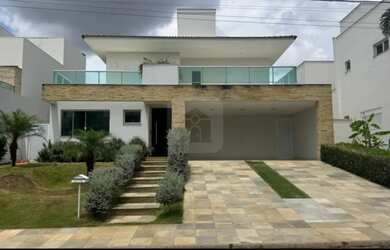 Imagem: A casa em condomínio possui 4 Dormitórios, 4 Banheiros, 3