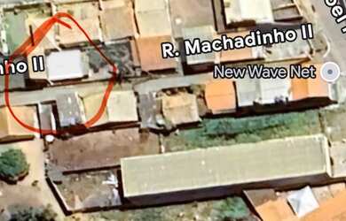 Imagem: A casa possui 2 Dormitórios, 1 Banheiro, 2 Vagas na garagem