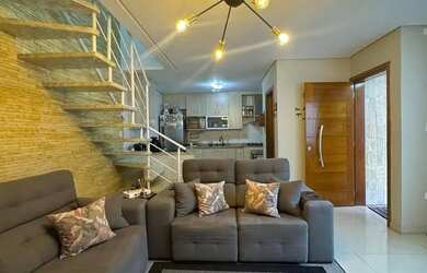 Imagem: A casa possui 3 Dormitórios, 3 Banheiros, 3 Vagas na garagem