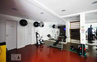 Imagem: O apartamento possui 1 Dormitório, 1 Banheiro, 1 Vaga na garagem