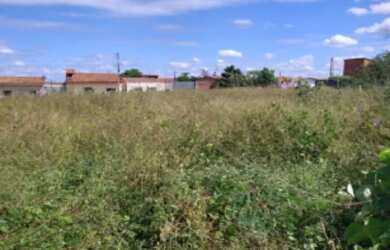 Imagem: A casa possui 2 Dormitórios, 2 Banheiros, 5 Vagas na garagem