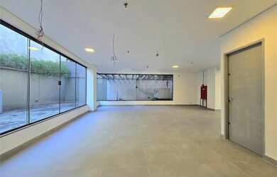 Imagem: O depósito possui 2 Vagas na garagem, 101m² de Área e está