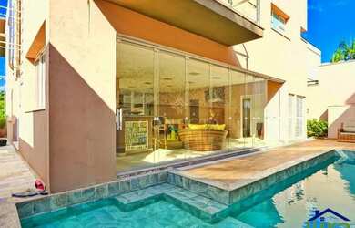 Imagem: Casa A Venda de 440m² Com 4 Dormitorios Sendo 4 Suites e 6