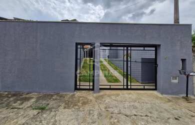 Imagem: A casa possui 3 Dormitórios, 3 Banheiros, 3 Vagas na garagem