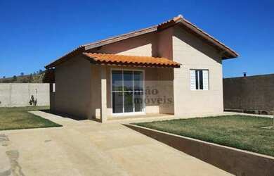 Imagem: A casa possui 2 Dormitórios, 1 Banheiro, 5 Vagas na garagem