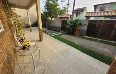 Imagem: A casa possui 5 Dormitórios, 5 Banheiros, 4 Vagas na garagem