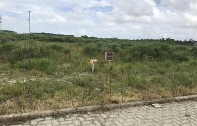 Imagem: O terreno possui 300m² de Área e está localizado em Três