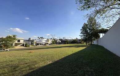 Imagem: O terreno à venda possui 620m² de Área e está localizado