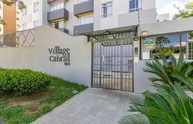 Imagem: O apartamento possui 3 Dormitórios, 1 Banheiro, 2 Vagas na