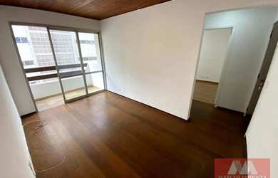 Imagem: O apartamento possui 1 Dormitório, 1 Banheiro, 1 Vaga na garagem