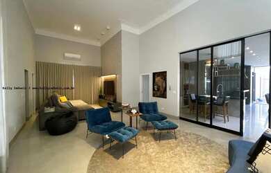 Imagem: A casa em condomínio possui 3 Dormitórios, 5 Banheiros, 266m²