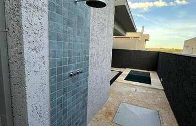 Imagem: A casa em condomínio possui 3 Dormitórios, 4 Banheiros, 4