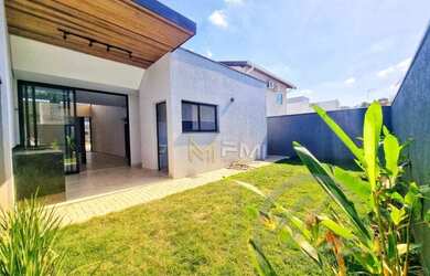 Imagem: A casa em condomínio possui 3 Dormitórios, 1 Banheiro, 4 Vagas