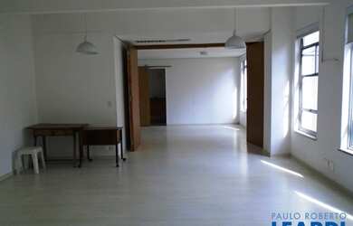 Imagem: O depósito possui 1 Vaga na garagem e 63m² de Área e está