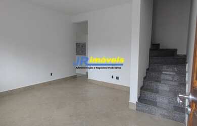 Imagem: A casa possui 2 Dormitórios, 1 Banheiro, 2 Vagas na garagem