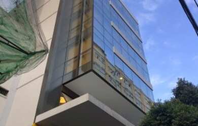 Imagem: O depósito possui 1 Vaga na garagem, 220m² de Área e está