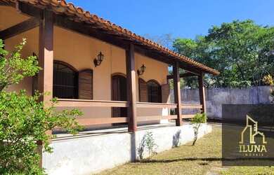 Imagem: A casa possui 3 Dormitórios, 3 Banheiros, 5 Vagas na garagem