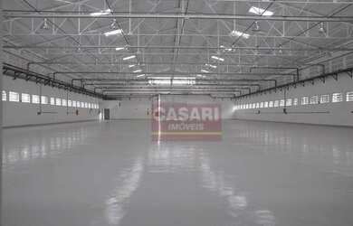 Imagem: O depósito para alugar possui 5 Vagas na garagem e 2820m²