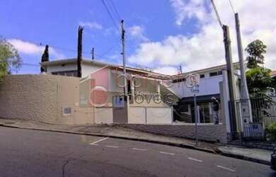 Imagem: A casa possui 5 Dormitórios, 5 Banheiros, 4 Vagas na garagem