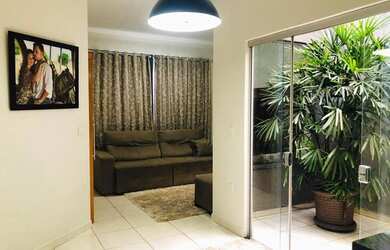 Imagem: A casa possui 2 Dormitórios, 2 Banheiros, 3 Vagas na garagem