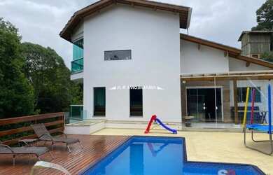 Imagem: A casa em condomínio possui 4 Dormitórios, 5 Banheiros, 5