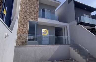 Imagem: A casa possui 3 Dormitórios, 2 Banheiros, 3 Vagas na garagem