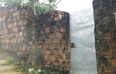 Imagem: A casa possui 2 Dormitórios, 1 Banheiro, Varanda e está localizado