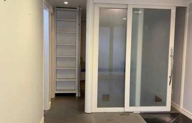 Imagem: O depósito possui 2 Vagas na garagem, 63m² de Área e está