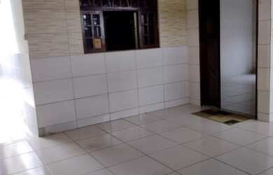 Imagem: A casa possui 3 Dormitórios, 1 Banheiro, 2 Vagas na garagem