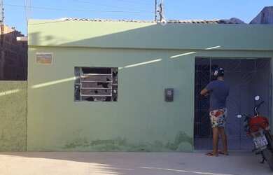 Imagem: A casa possui 2 Dormitórios, 1 Banheiro e 1 Vaga na garagem