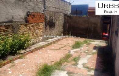 Imagem 5: Terreno com casas antigas