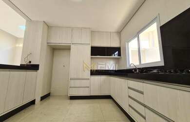 Imagem: A casa em condomínio possui 3 Dormitórios, 2 Banheiros, 4