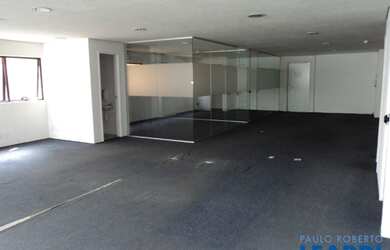 Imagem: O depósito possui 3 Vagas na garagem e 128m² de Área e está