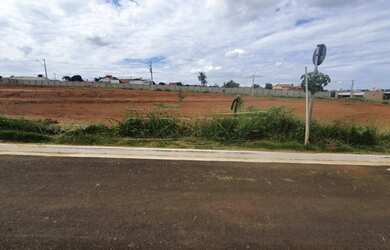 Imagem: O terreno possui 300m² de Área e está localizado em Parque