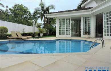 Imagem: A casa em condomínio possui 4 Dormitórios, 5 Banheiros, 4