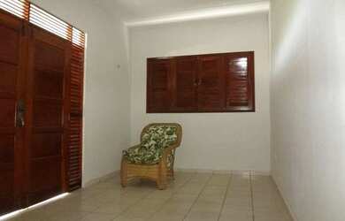 Imagem: A casa possui 2 Dormitórios, 1 Banheiro e 1 Vaga na garagem